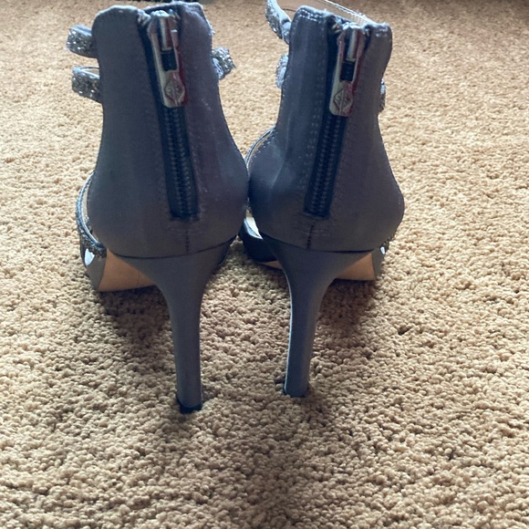 Antonio Melani silver heels - Picture 2 of 4